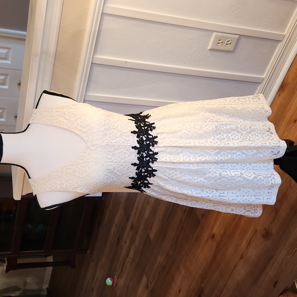 Alya, NWOT,  Excellent condition, Women's  Lace Dress , Size Small,  cream